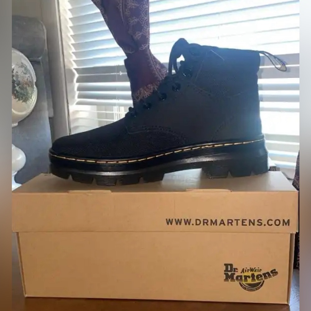Brand new! Never worn! Sz. 7 Dr Martens